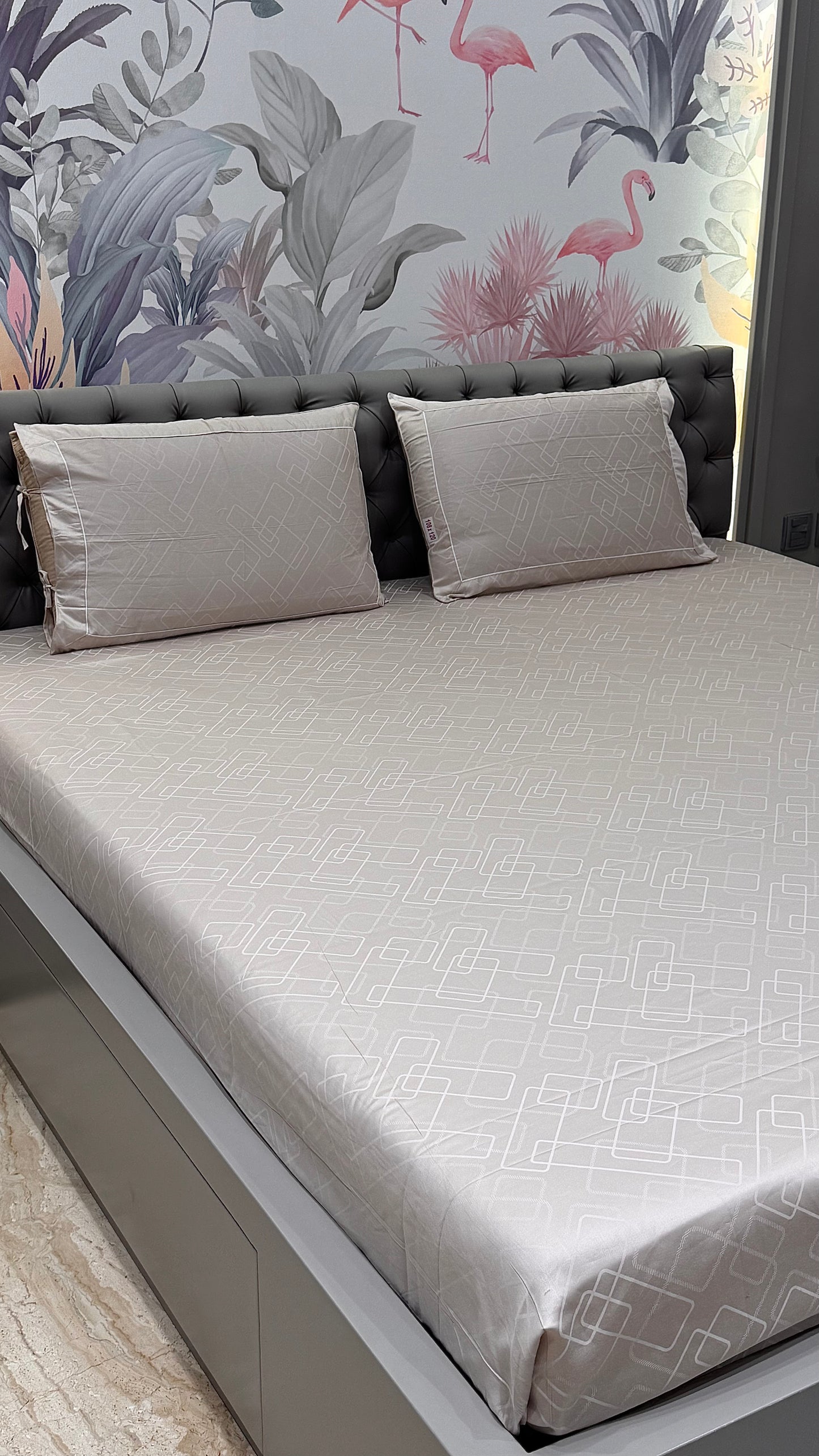 Exclusive 300TC Jacquard Geomertic Check Print Bedsheet